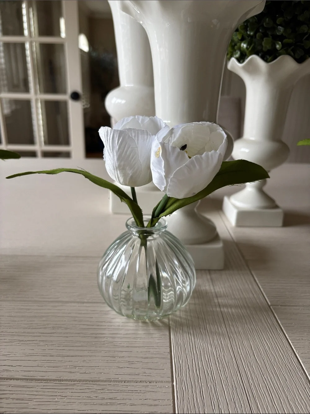 Faux flowers in glass vase nwot